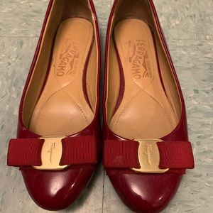 Red patent leather Ferragamo bow flat